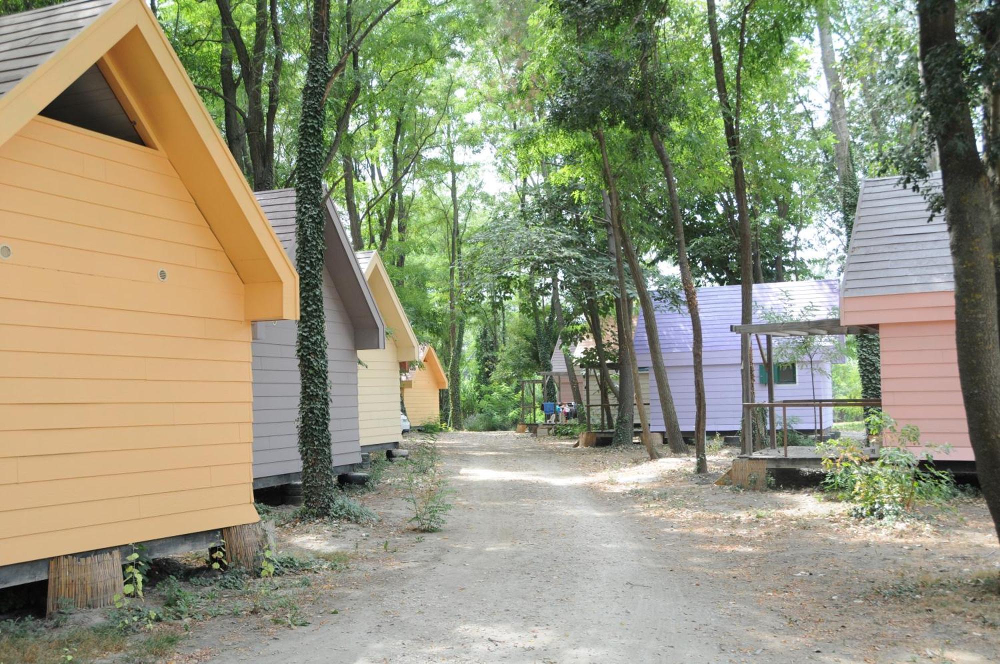 Camping Bellerive Montfrin Eksteriør bilde